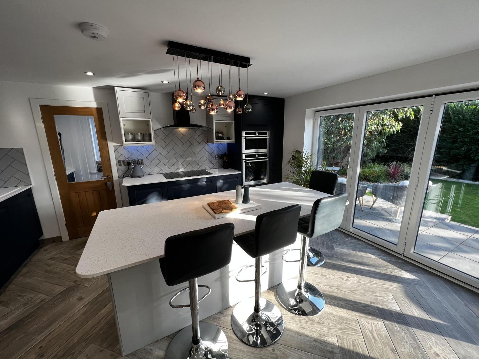 Stylish Modern Home With Parking Enclosed Garden هوليهيد المظهر الخارجي الصورة
