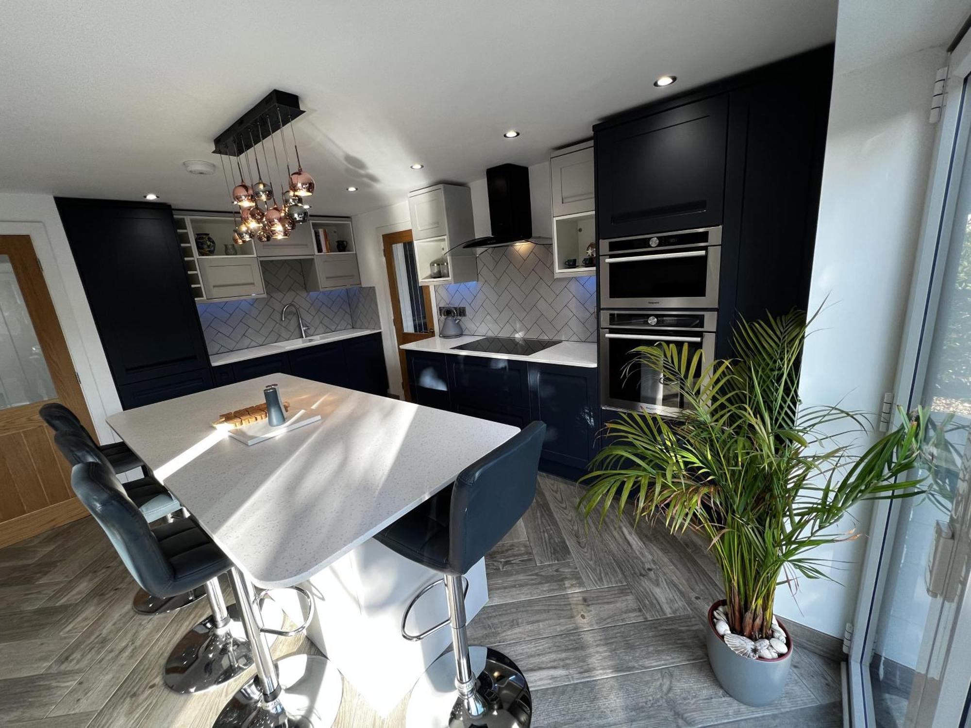 Stylish Modern Home With Parking Enclosed Garden هوليهيد المظهر الخارجي الصورة