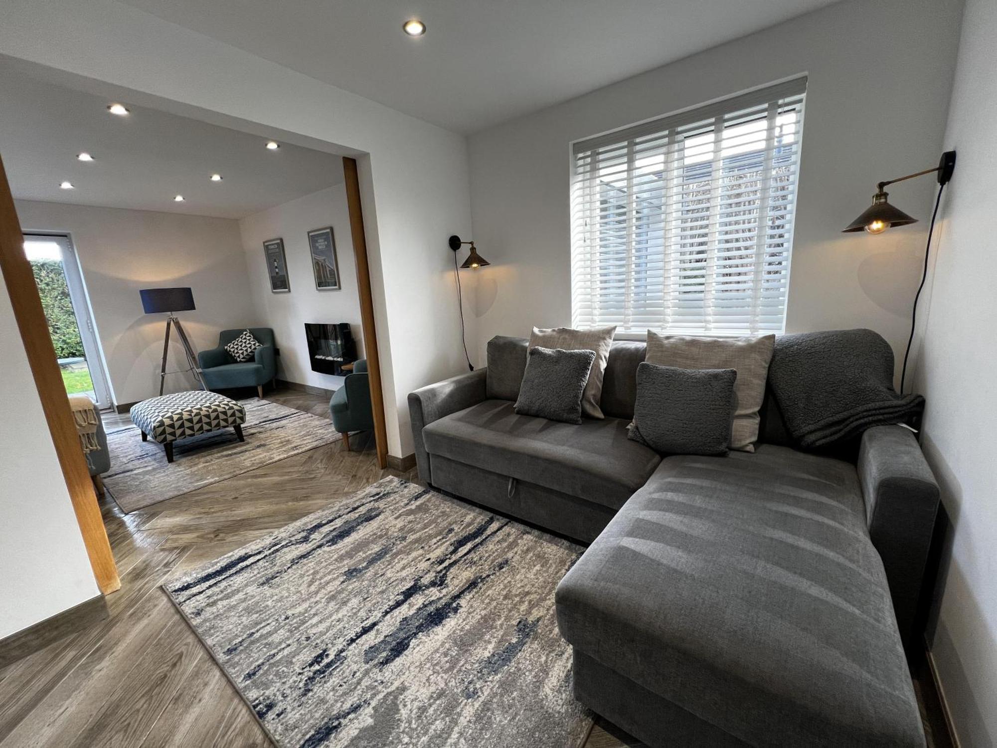 Stylish Modern Home With Parking Enclosed Garden هوليهيد المظهر الخارجي الصورة